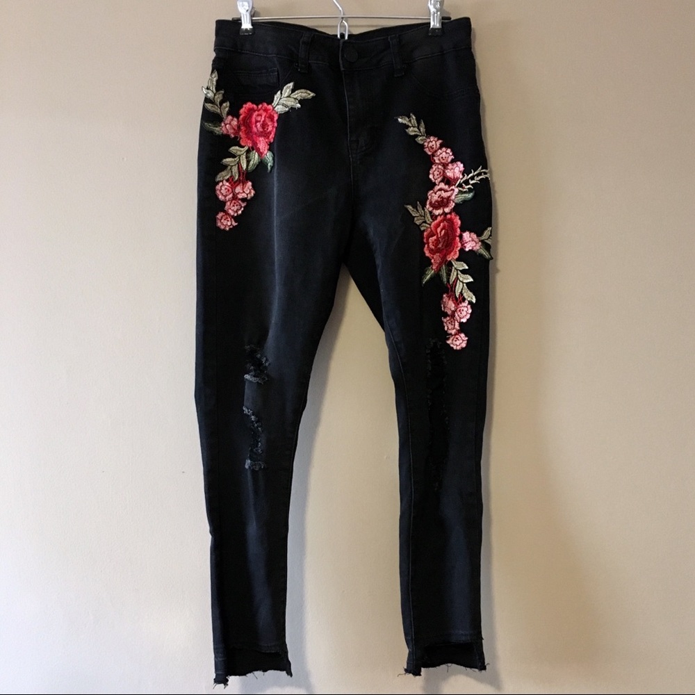 Rose Embroidered Destroyed Jeans